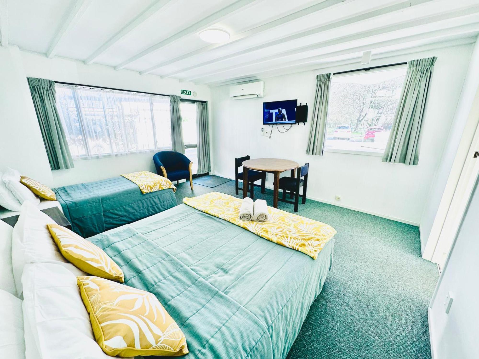 Gothic Heights Motel Крайстчърч Екстериор снимка