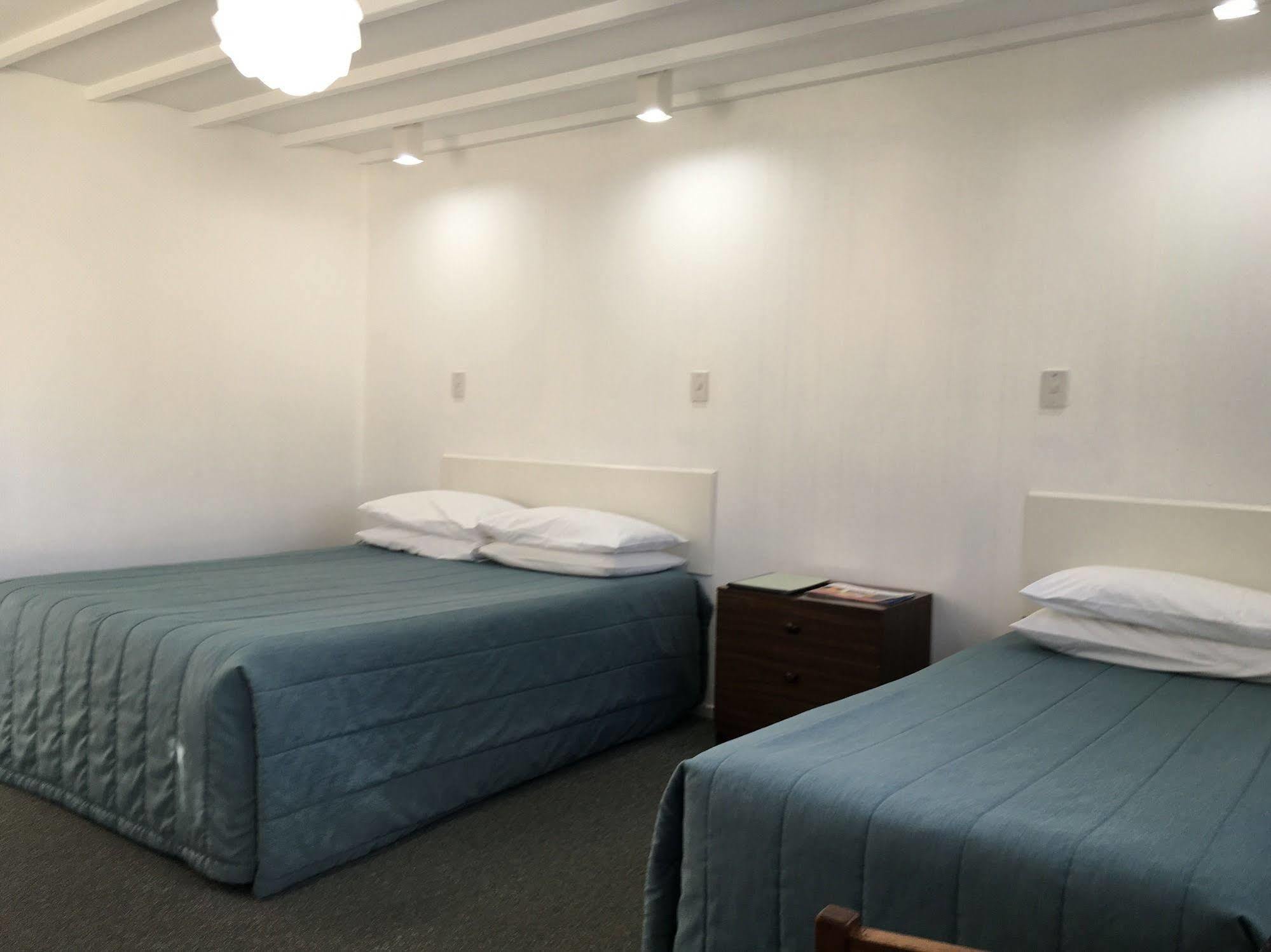 Gothic Heights Motel Крайстчърч Екстериор снимка