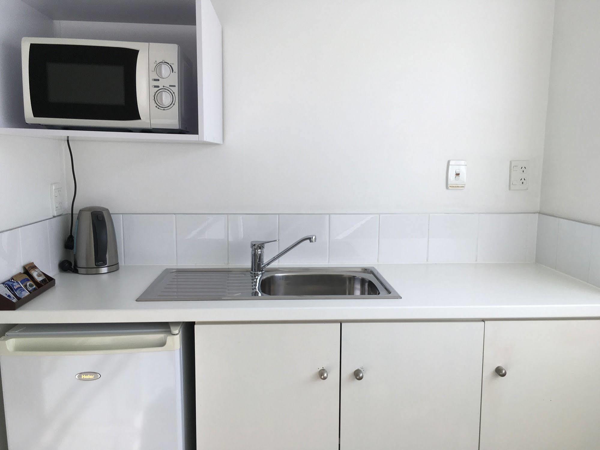 Gothic Heights Motel Крайстчърч Екстериор снимка